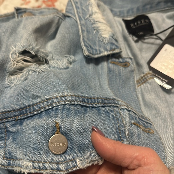 Risen light colored distressed Jean jacket - Picture 6 of 6